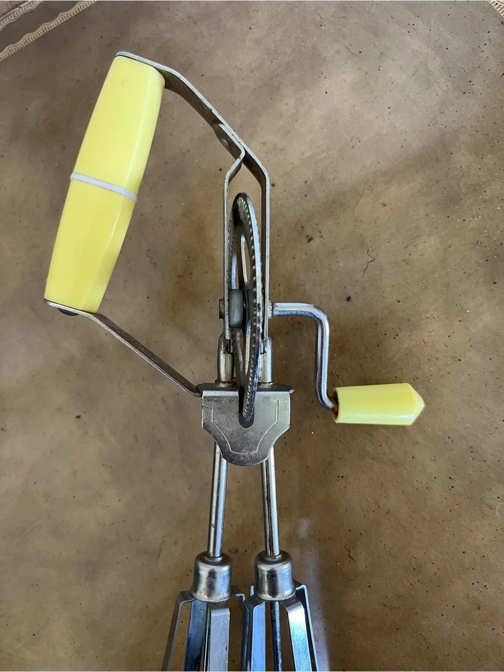 Vintage Maynard Hand Crank Egg Beater Mixer Yellow Handles Mid Century Retro